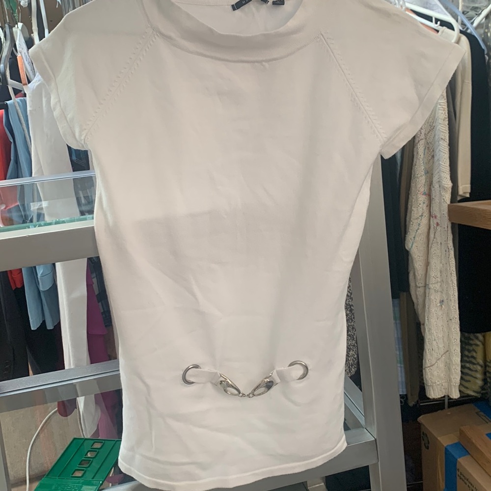 Mosca‎ NWT beautiful short sleeve knit blouse.White with silver details.